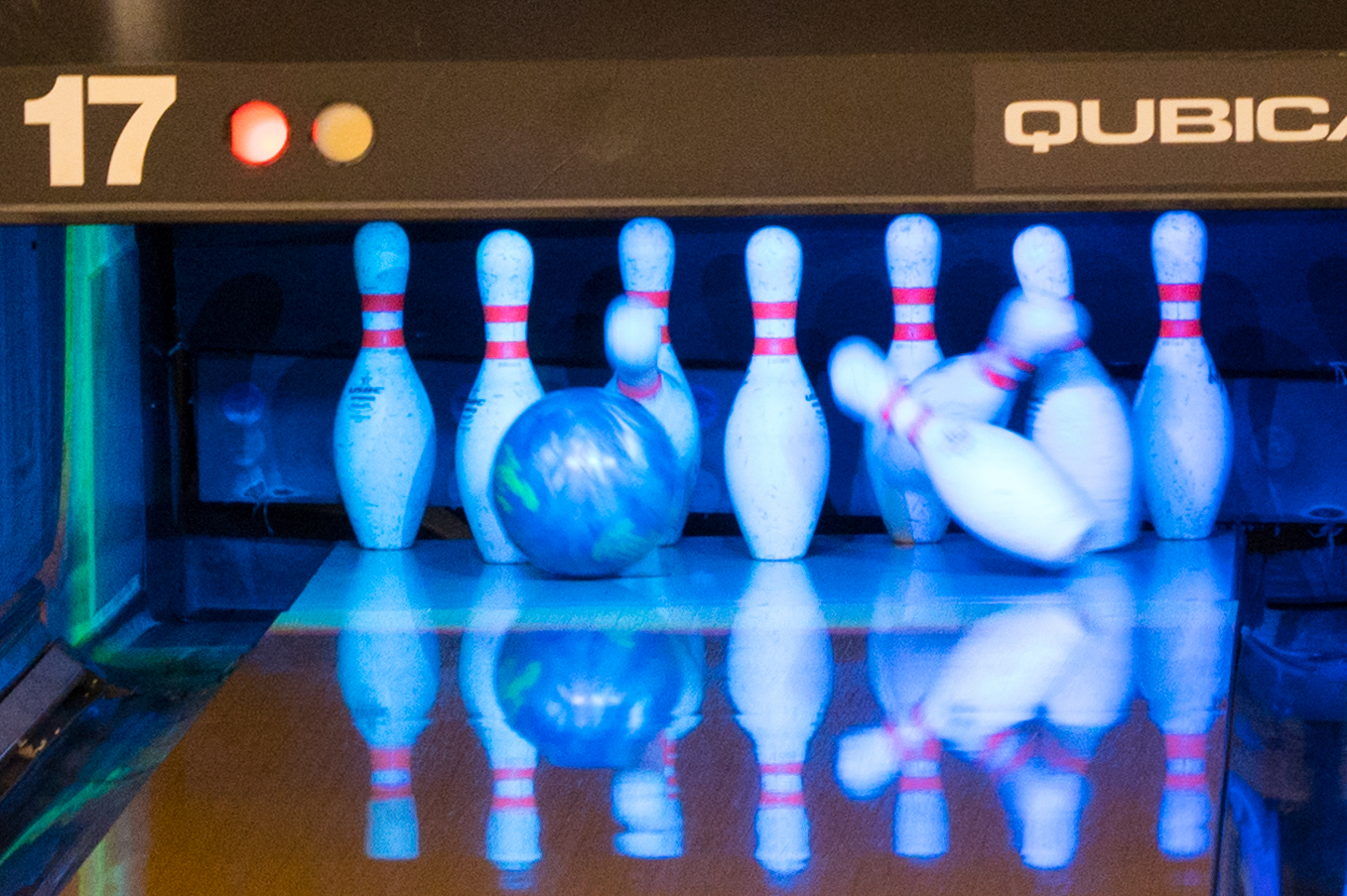 Bowlen Dina (2 Van 5)