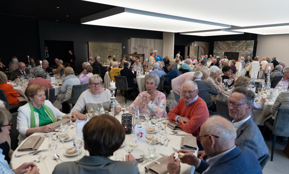 Aan tafel