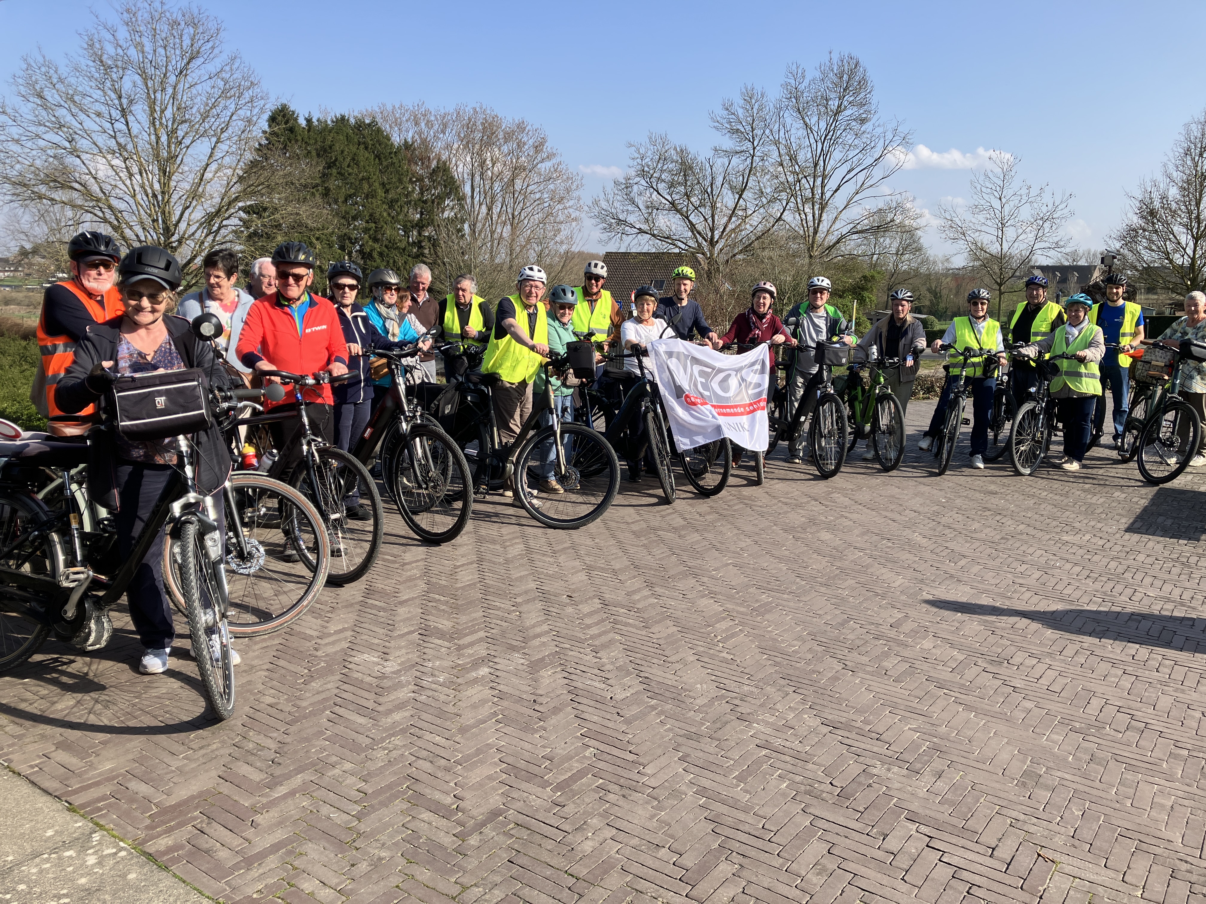 Fietsen in groep 9/3/26- groepsfoto