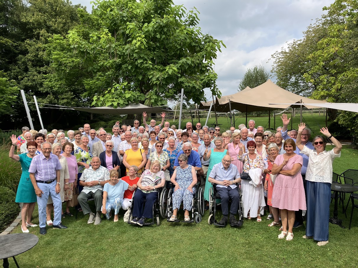 Groepsfoto dessertenbuffet 2025