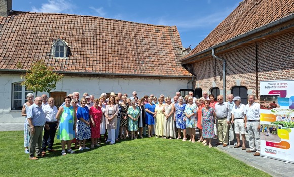 Neos Harelbeke - groepsfoto BBQ