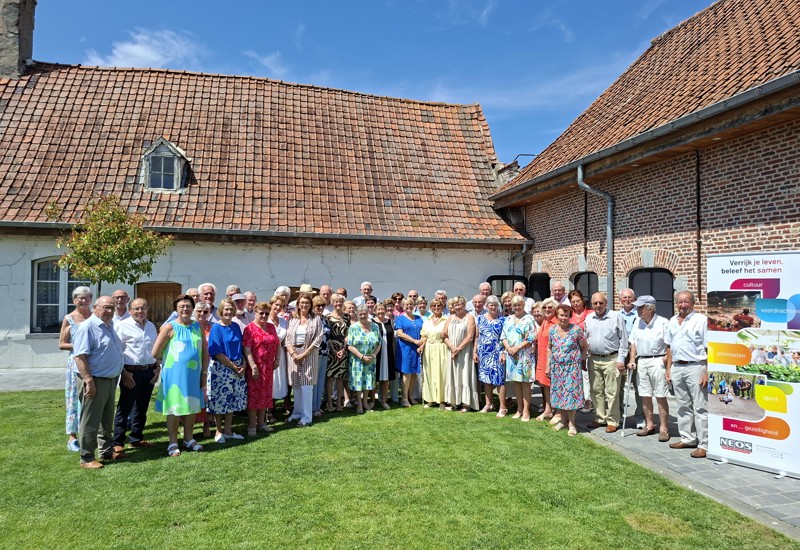Neos Harelbeke - groepsfoto BBQ